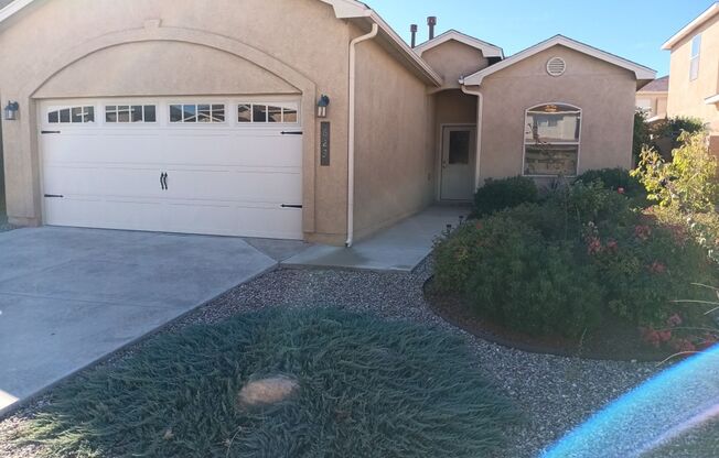 Charming 3 Bedroom 2 Bathroom located in Los Lunas! Showings coming soon!