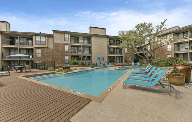 Poolat Lakeside Apartments, Dallas, Texas