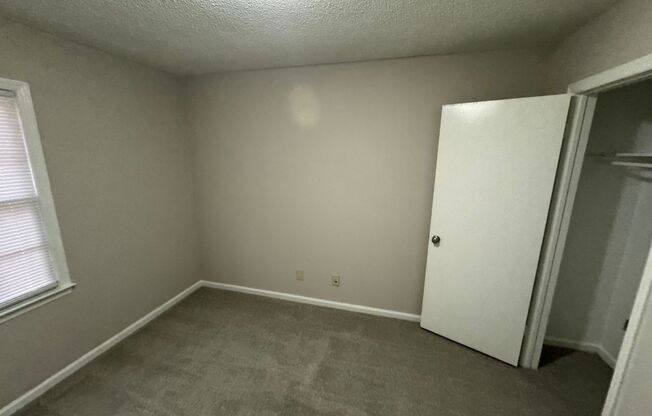 2 beds, 1 bath, $750, Unit 2257