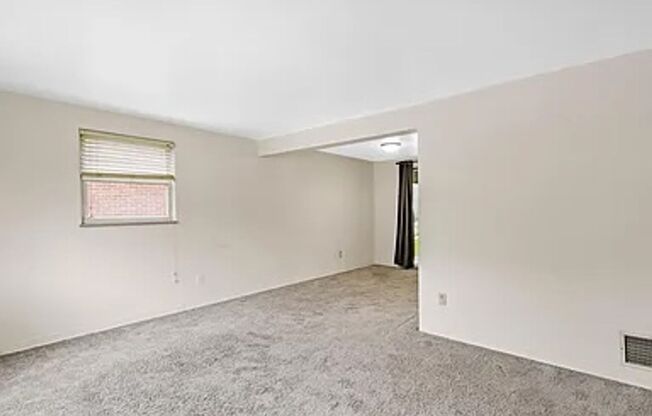AVAILABLE 6/1! CONVENIENTLY LOCATED 2 BEDROOM!