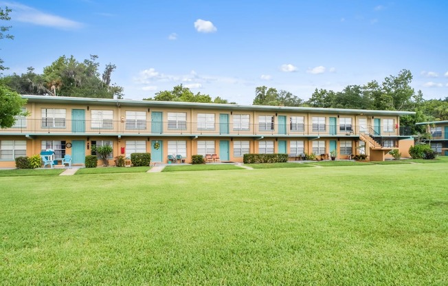 Park Apartments in Daytona Beach with a large green lawn