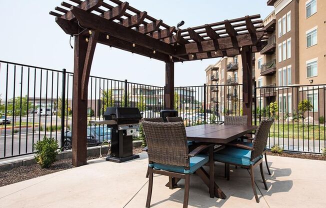 2 beds, 2 baths, 946 sqft, $1,299, Unit 530