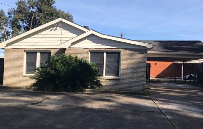 3 bedroom brick home near UL and oil center