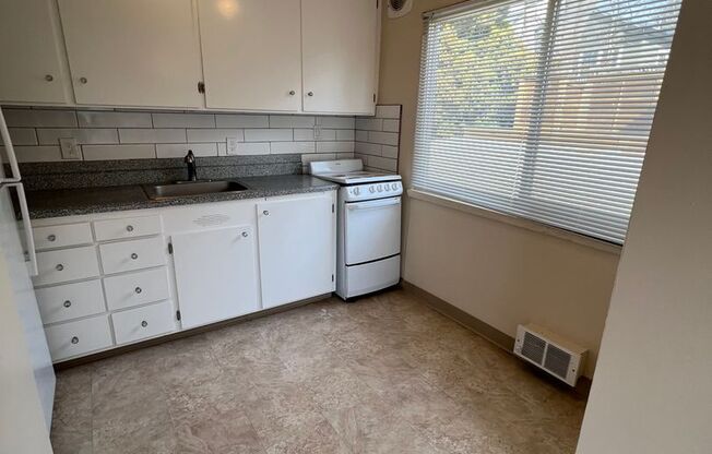 2 beds, 1 bath, 720 sqft, $1,850, Unit 4