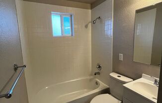 3 beds, 1 bath, $1,995, Unit #412