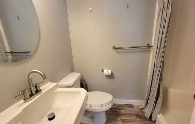 Bright, spacious, 3 bed with bonus room, hot tub and fully fenced yard
