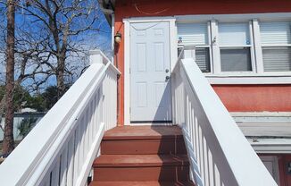 **UNDER NEW MANAGEMENT **   Renovated 2 Bedroom 1 Bath Apartment