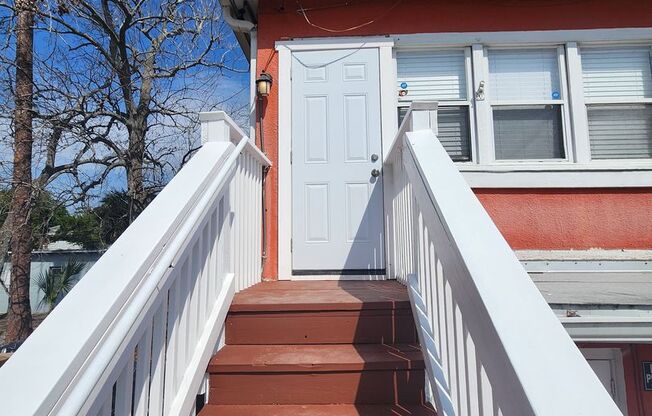 **UNDER NEW MANAGEMENT **   Renovated 2 Bedroom 1 Bath Apartment