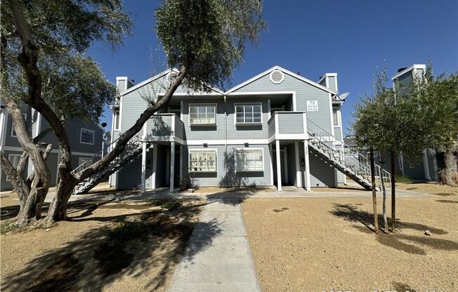 UPSTAIRS 2 BEDROOM UNIT ON THE EASTSIDE!