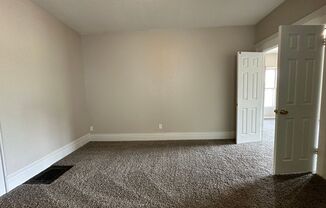 3 beds, 1 bath, 978 sqft, $1,400, Unit 1