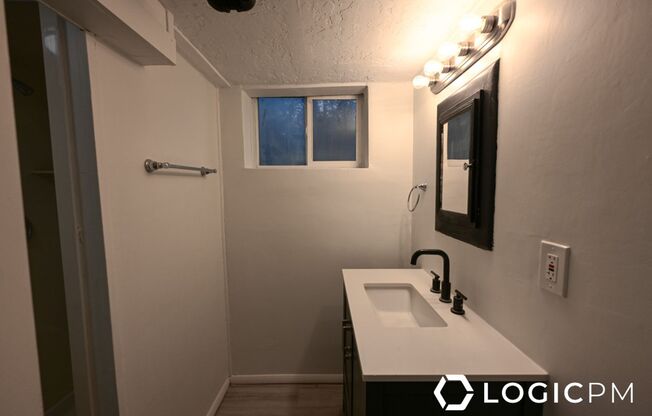 2 beds, 1 bath, $1,100