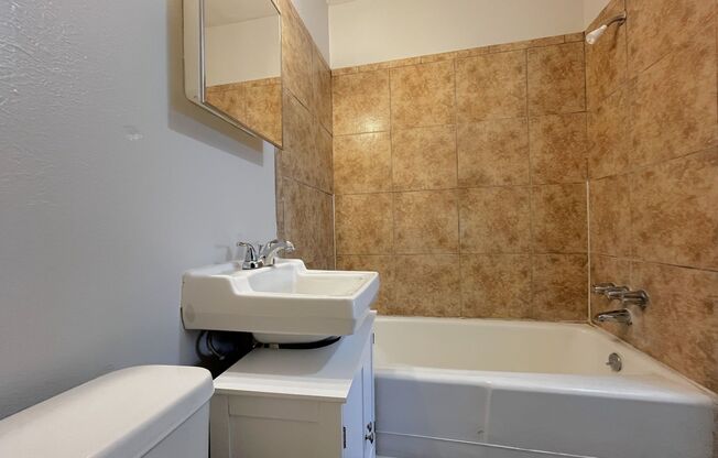 Studio, 1 bath, 400 sqft, $695, Unit Unit 70