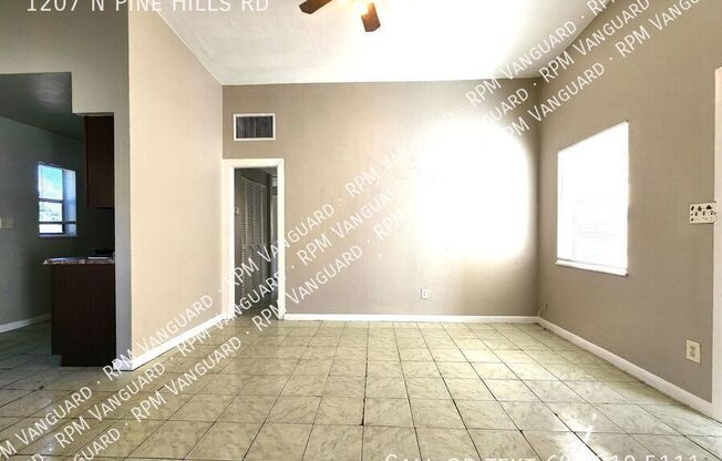 1207 N PINE HLS RD
