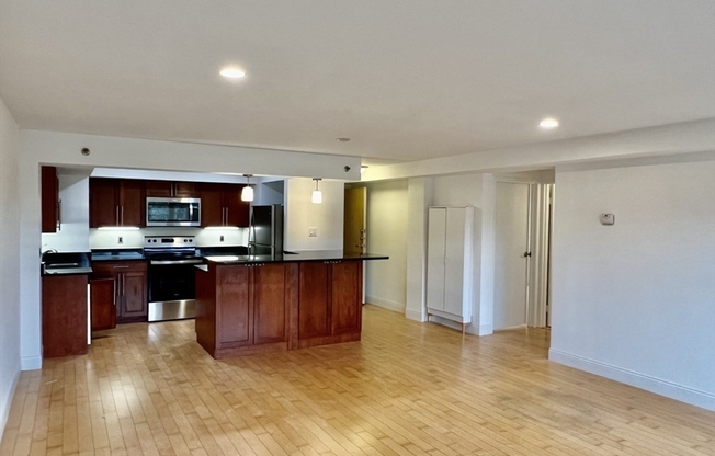 2 beds, 2 baths, 963 sqft, $3,950, Unit 1002