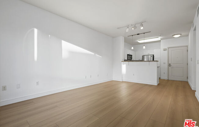 1 bed, 1 bath, 735 sqft, $2,500, Unit 339