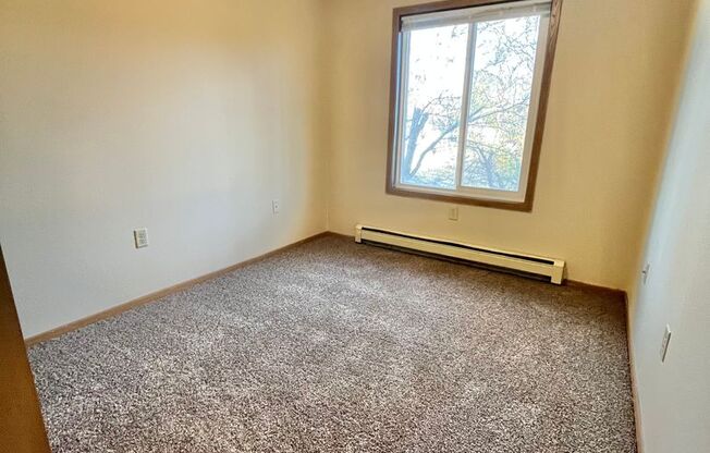 3 beds, 1.5 baths, 1,145 sqft, $1,095, Unit 300-6