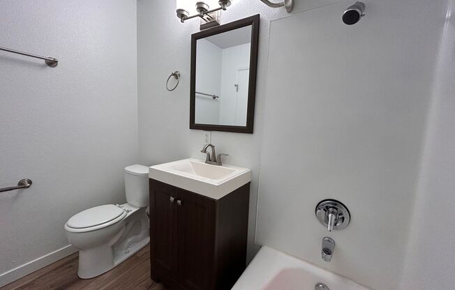 2 beds, 2 baths, 990 sqft, $1,650, Unit 209
