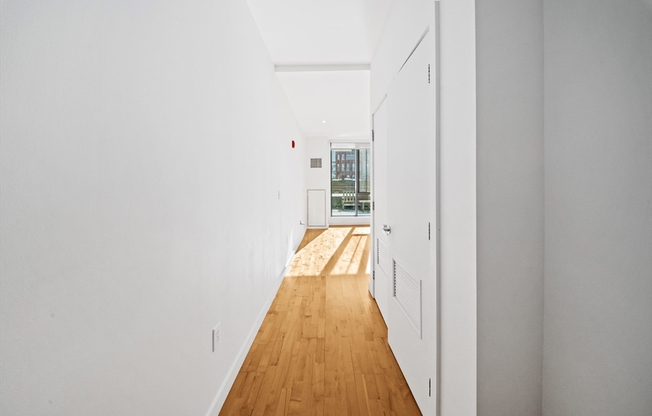 1 bed, 1.5 baths, 807 sqft, $5,000, Unit 609