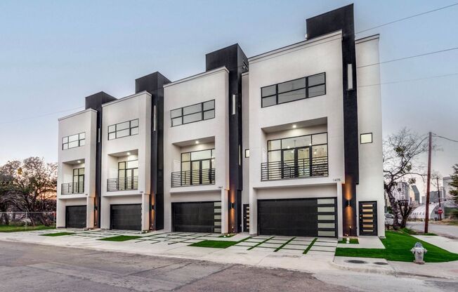 Spacious Townhouse in Dallas