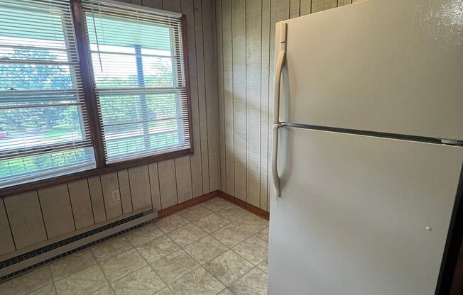1 bed, 1 bath, 500 sqft, $1,130, Unit R-5