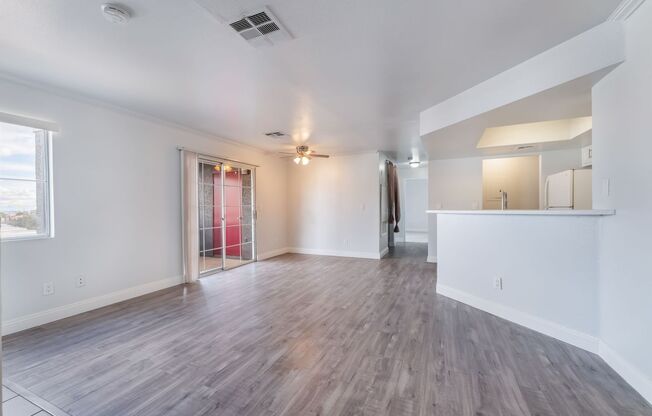 Beautiful fully upgraded 2bd/2ba condo in Boca Park available for immediate move-in!