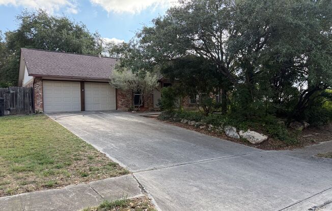 Charming One-Story Ranch on Corner Lot in High Country – Spacious & Convenient!