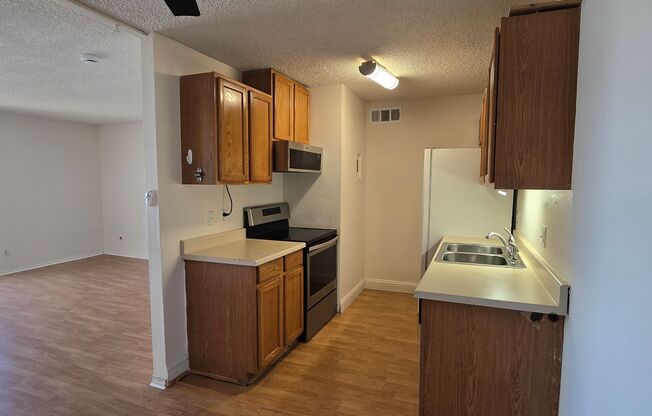2 beds, 1 bath, $1,395