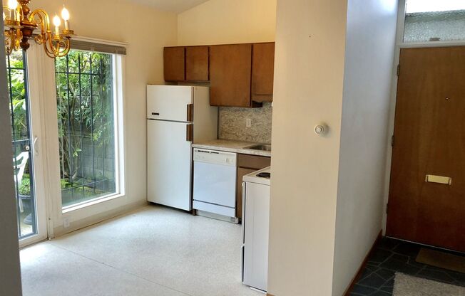 2 beds, 1 bath, $1,995