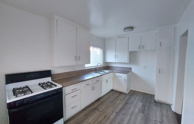 451 E 55th St LLC