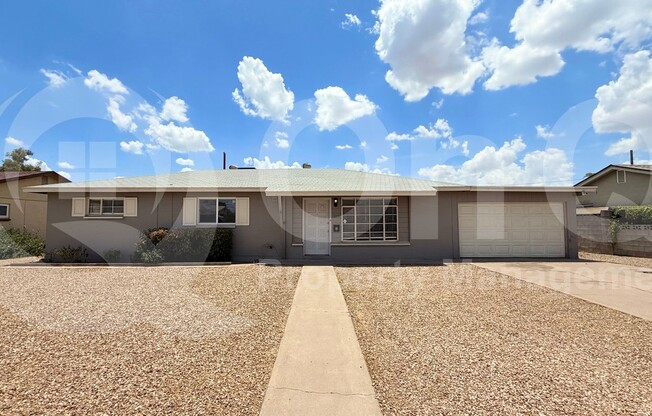 2131 W LUKE Avenue