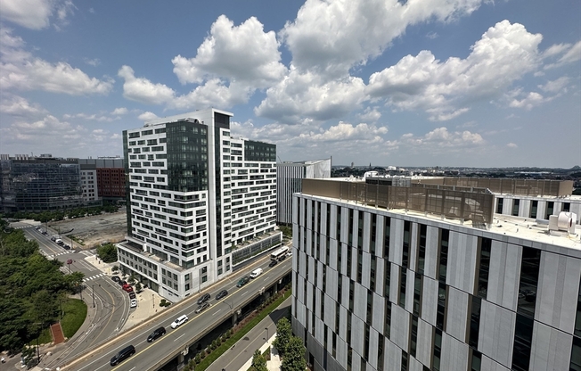 1 bed, 1 bath, 663 sqft, $3,200, Unit 2027