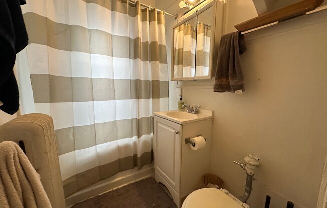 1 bed, 1 bath, 700 sqft, $1,325, Unit 57