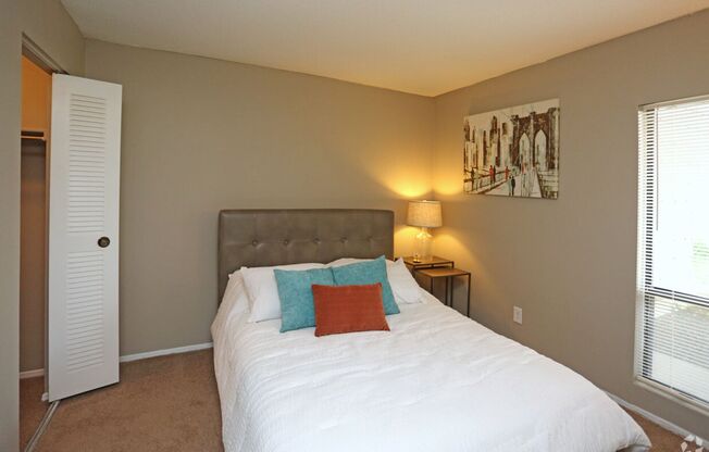 2 beds, 2 baths, $1,049, Unit 1812