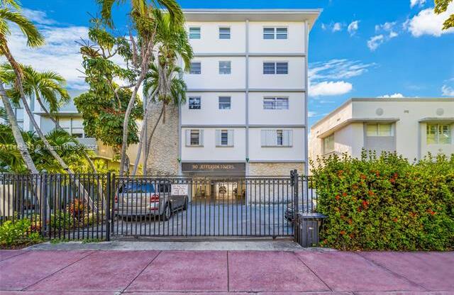 910 JEFFERSON AVE