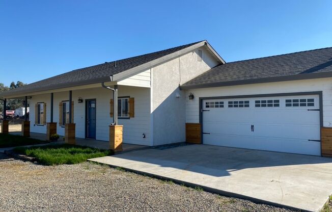 Country property located in Hilmar!