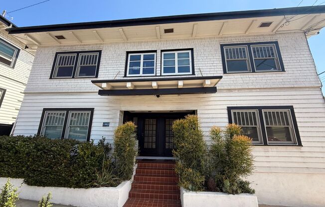 2BR Home in Prime Bankers Hill Location!