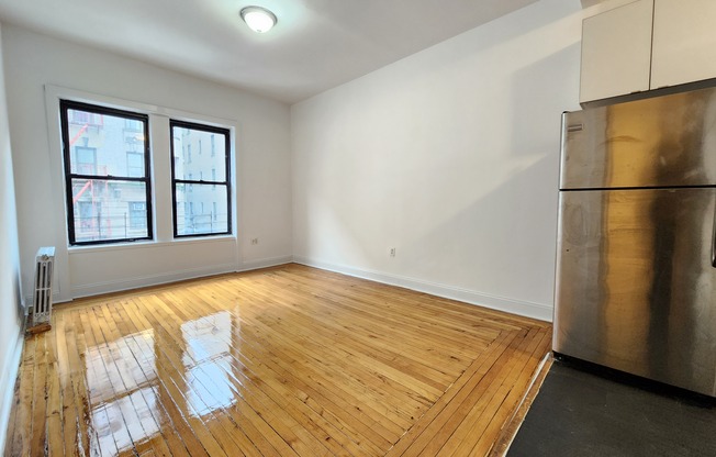 4 beds, 1 bath, $4,200, Unit 3-A