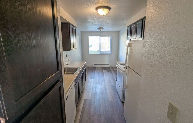 2 beds, 1 bath, 889 sqft, $1,295, Unit 41
