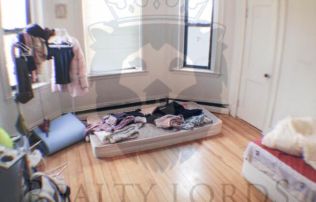 1422 COMMONWEALTH AVE