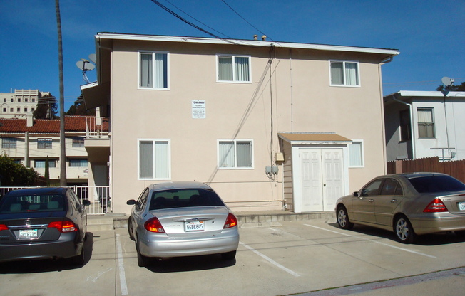 3 beds, 1 bath, $2,900