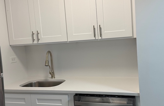 1 bed, 1 bath, 590 sqft, $4,200, Unit 907