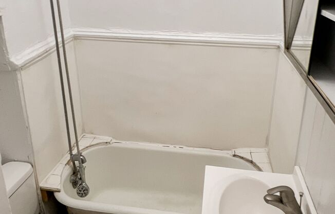 1 bed, 1 bath, 875 sqft, $1,995, Unit 1206WR-1