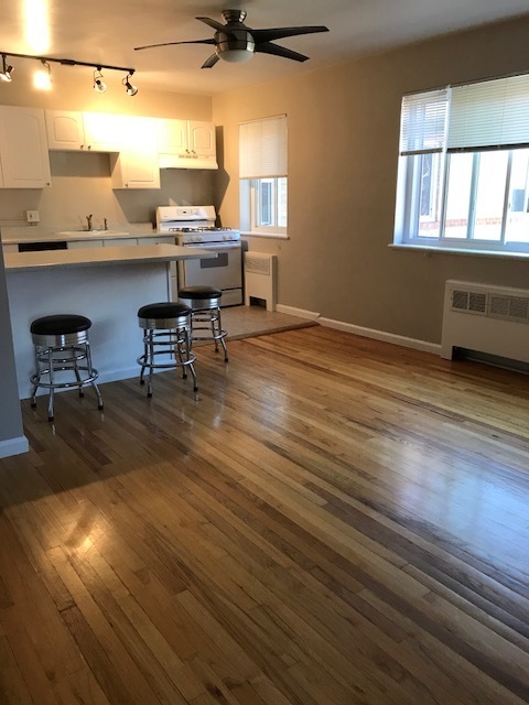 1 bed, 1 bath, $1,350, Unit APARTMENT 305