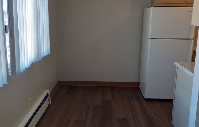 2 beds, 1 bath, 800 sqft, $1,100