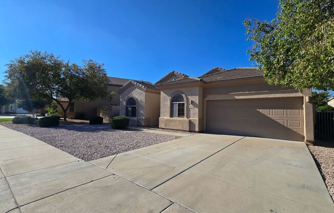 Gated community in Goodyear with new interior!