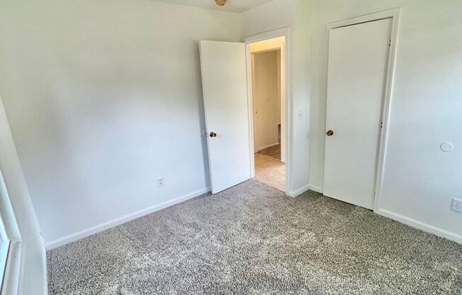 3 beds, 1 bath, $950