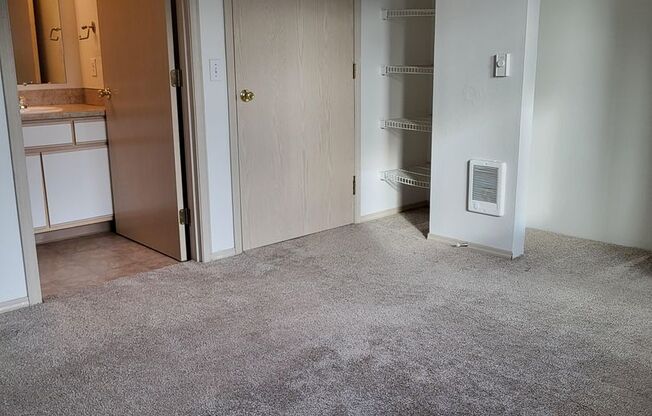 3 beds, 2 baths, 1,050 sqft, $1,795, Unit 5065-104