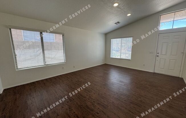 Now Available – Modern 4-Bedroom Home in Prime Phoenix Location!