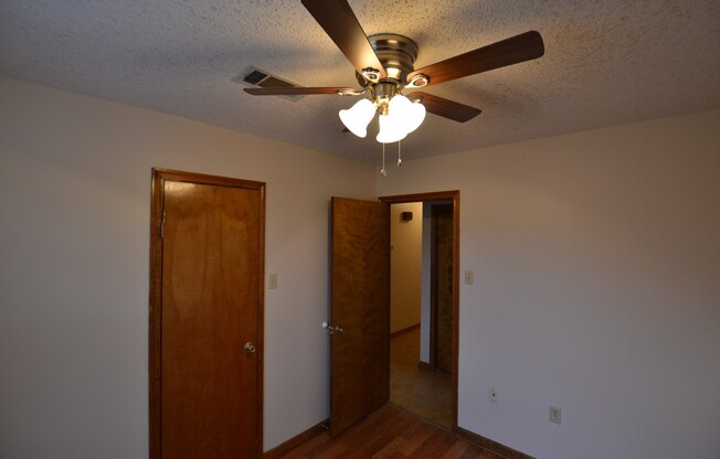 4 beds, 2 baths, $1,525