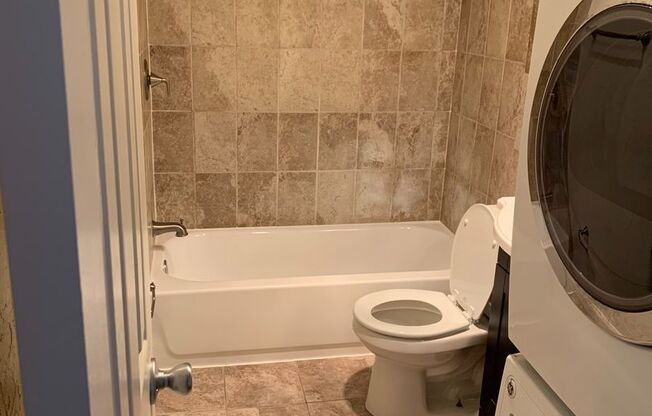 2 beds, 1 bath, 863 sqft, $2,000, Unit 5335 #6